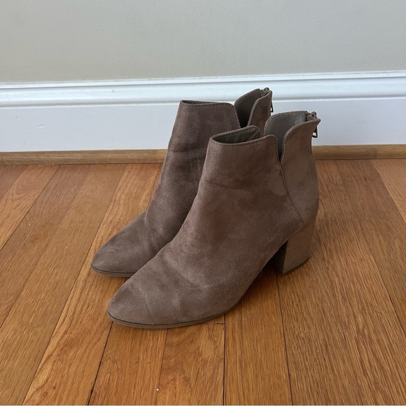 SHEIN Women's Tan Beige Faux Suede Ankle Heel Boots Booties Point Toe Size 8 - Picture 1 of 6